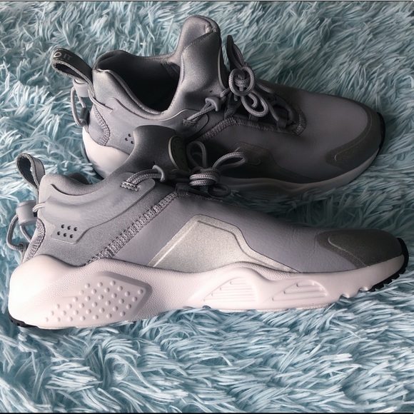 Grey Nike Air Huaraches Sz. 7 (Worn once) - Picture 2 of 7